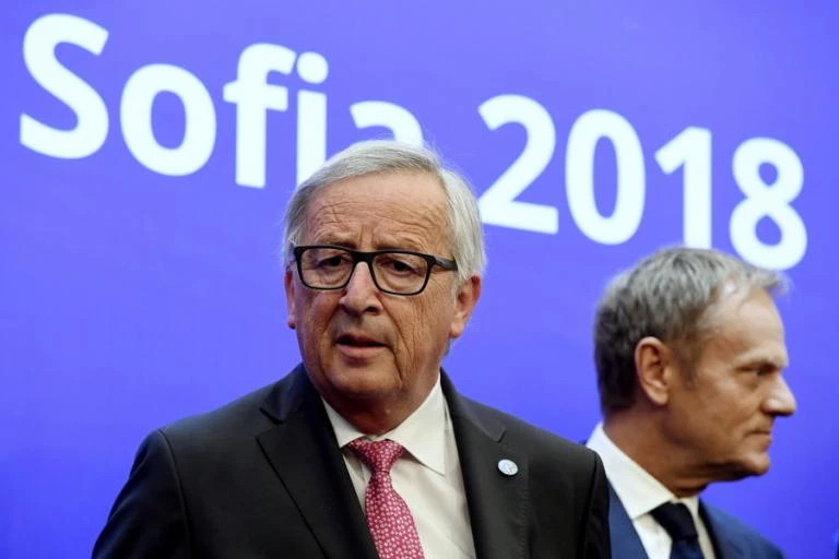 Τα μαζεύει η Κομισιόν μετά τον σάλο με τις δηλώσεις Γιούνκερ για τους Ιταλούς – Τα «παραπλανητικά» δημοσιεύματα